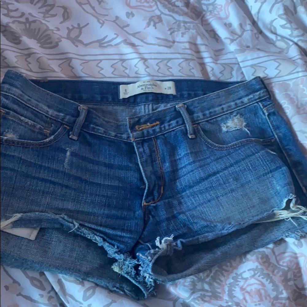 Abercrombie Mid rise shorts